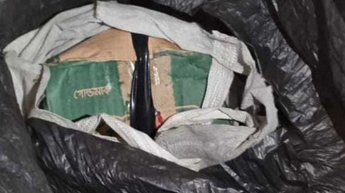 রাজধানীর মিরপুরের মেস থেকে ১৬ ককটেল উদ্ধার