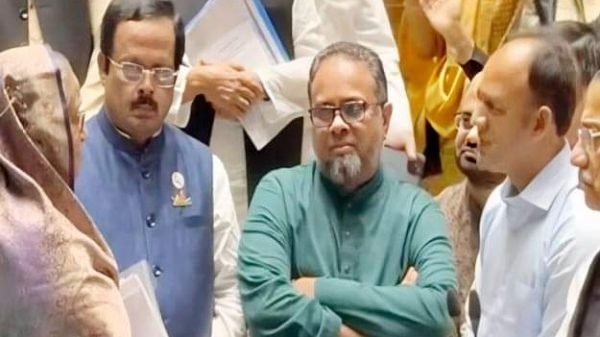 প্রাণনাশের হুমকির ঘটনা প্রধানমন্ত্রীকে জানালেন ব্যারিস্টার সুমন