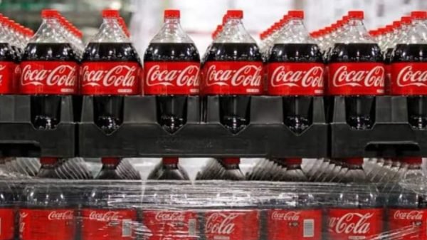 বাংলাদেশে বিনিয়োগ থেকে সরে দাঁড়ালো কোকাকোলা!