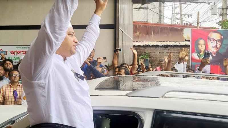 চিকিৎসা শেষে দেশে ফিরলেন সাবেক মেয়র জাহাঙ্গীর আলম