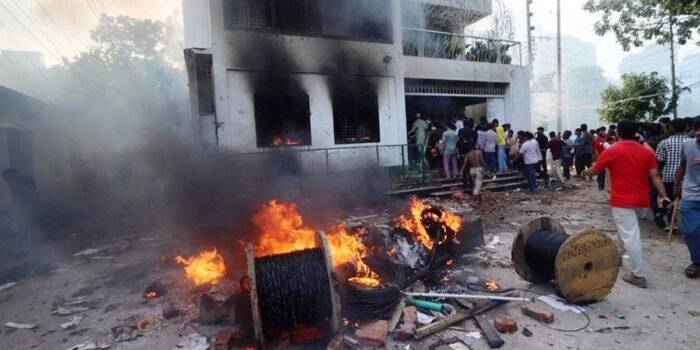 কুমিল্লায় সাবেক কাউন্সিলরের বাড়ি থেকে ৬ লাশ উদ্ধার