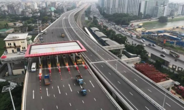 টোল ছাড়াই এক্সপ্রেসওয়েতে চলছে গাড়ি