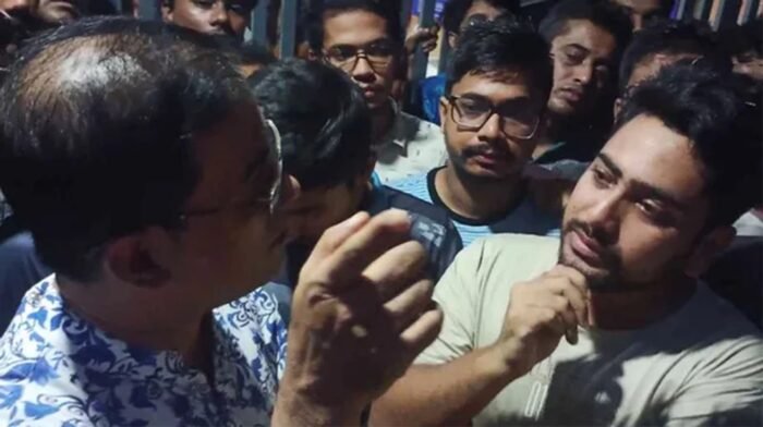 জাতির ক্রান্তিলগ্নে নিজ নিজ অবস্থান থেকে নেমে পড়ুন