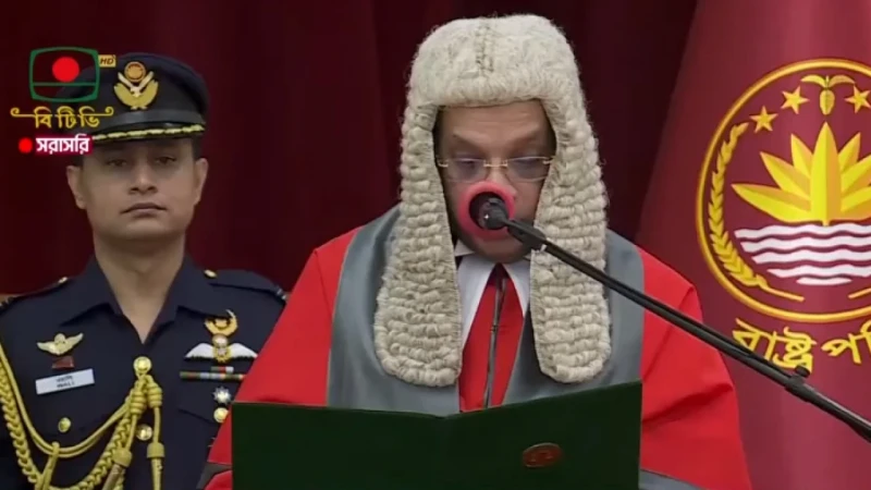 প্রধান বিচারপতি হিসেবে শপথ নিলেন সৈয়দ রেফাত আহমেদ