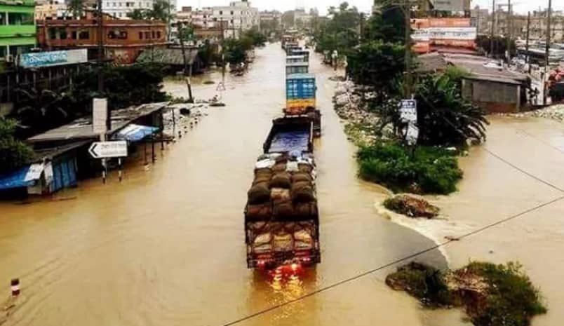 পানির নিচে ঢাকা-চট্টগ্রাম মহাসড়ক, ৪৫ কিমি যানজট