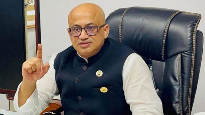 ডা. মুরাদের বিরুদ্ধে ১০ হাজার কোটি টাকার মানহানির মামলা!