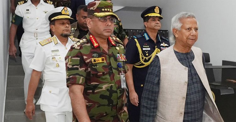 দায়িত্ব নেয়ার পর প্রথমবার সেনাসদরে প্রধান উপদেষ্টা