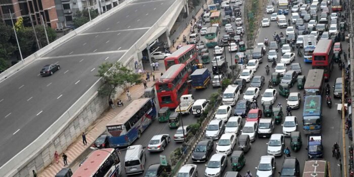 যানজটে দৈনিক ৮২ লাখ কর্মঘণ্টা নষ্ট হচ্ছে