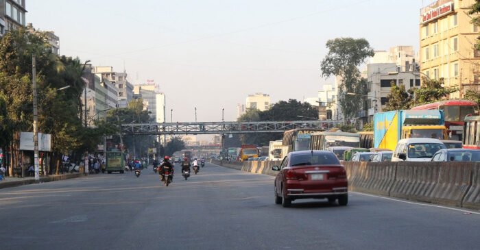 ঢাকার বায়ু আজ সহনীয়, দূষণের শীর্ষে দুবাই