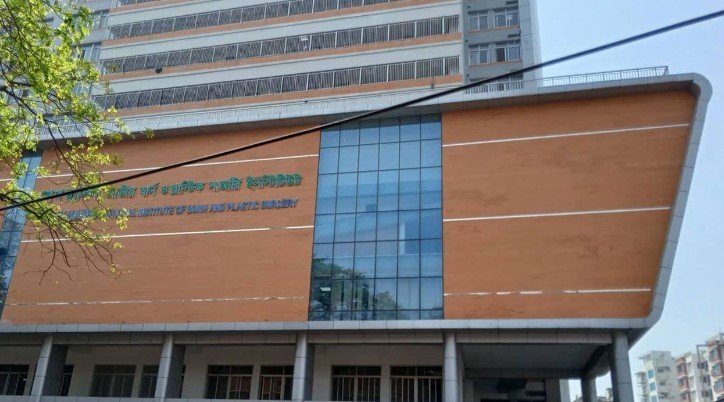 রাজধানীতে আগুনে একই পরিবারের ৩ জন দগ্ধ