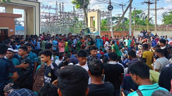 নবীগঞ্জে লোডশেডিংয়ের প্রতিবাদে বিদ্যুৎ অফিস ঘেরাও