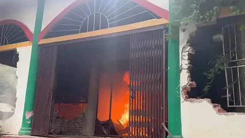 মাজারের শান্তি-শৃঙ্খলা রক্ষায় ব্যবস্থা নিতে ডিসিদের নির্দেশ