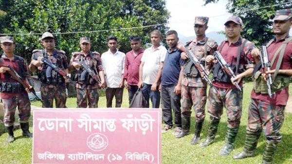 কানাইঘাট সীমান্তে ভারতে পালানোর সময় আটক ৪