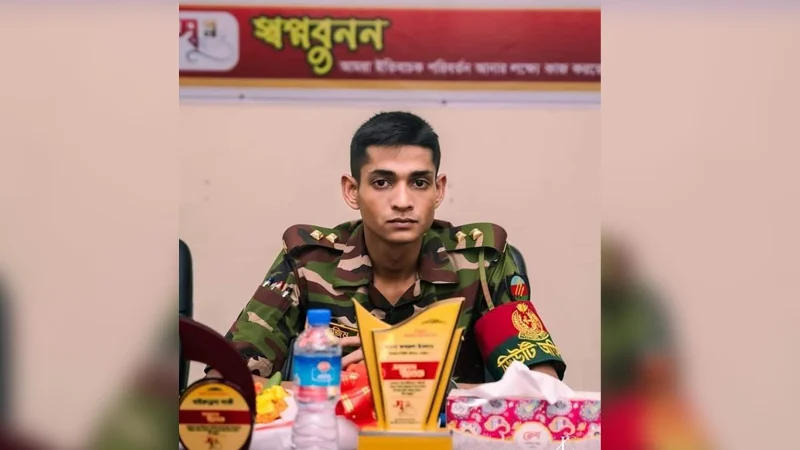 কক্সবাজারে সন্ত্রাসী হামলায় সেনাকর্মকর্তা তানজিম নিহত