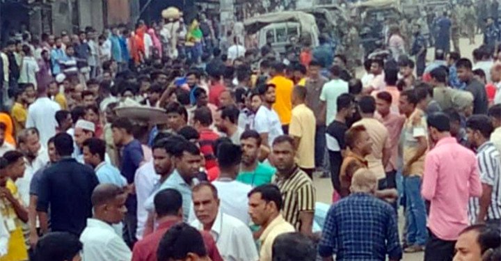 ৫৩ ঘণ্টা পর সড়ক ছাড়ল পোশাক শ্রমিকরা