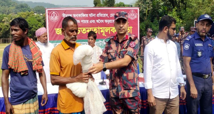 তাহিরপুর সীমান্তে অপরাধমূলক কার্যক্রম বন্ধে জনসচেতনতামূলক সভা