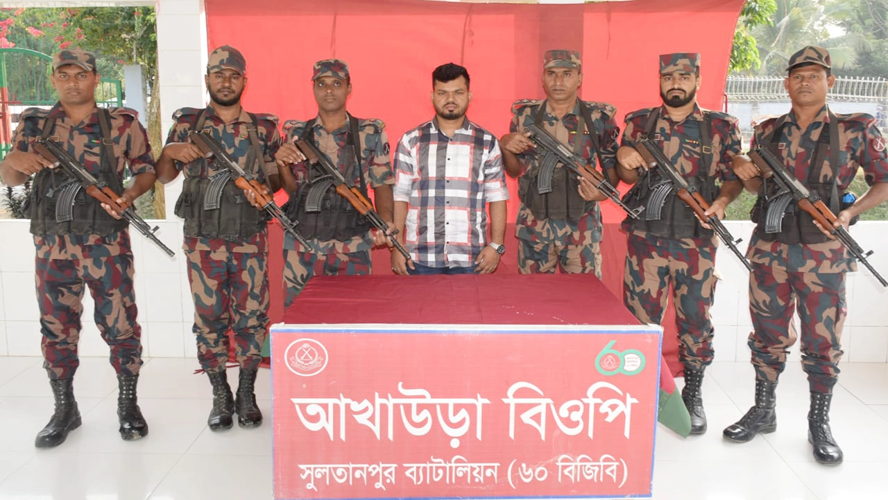 ভারতে পালাতে গিয়ে আখাউড়ায় স্বেচ্ছাসেবক লীগ নেতা আটক