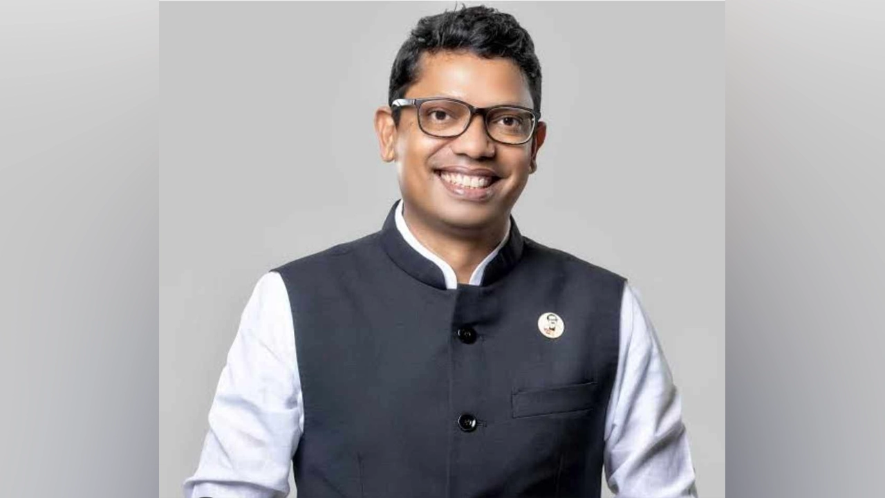 এবার কারাগারে হাই কমোড চাইলেন পলক