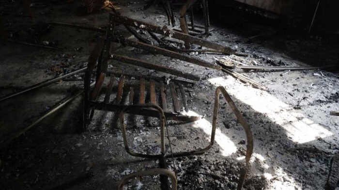 অস্থায়ী আদালতে আগুন দিল কে, কখন?