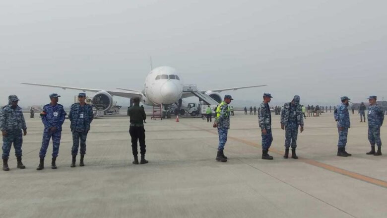 বাংলাদেশ বিমানের ফ্লাইটে বোমা হামলার হুমকি, চলছে তল্লাশি