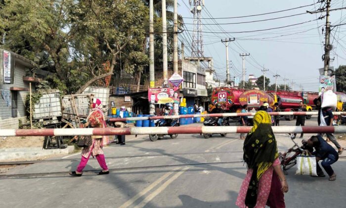 খুলনাসহ ১৬ জেলায় জ্বালানি তেল সরবরাহ বন্ধ