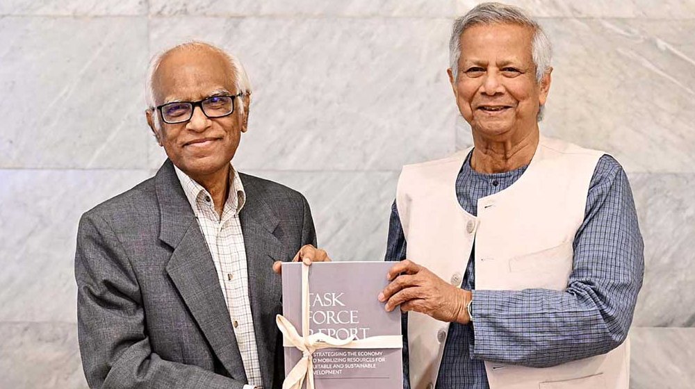 প্রধান উপদেষ্টার কাছে সম্পদ আহরণ টাস্কফোর্সের প্রতিবেদন হস্তান্তর