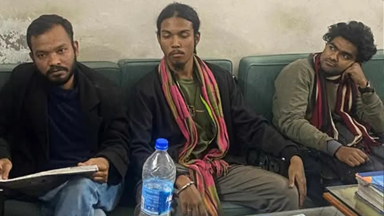 ঢাবিতে মাদকসহ আটক ছাত্র ইউনিয়ন নেতা ও শিক্ষার্থীরা