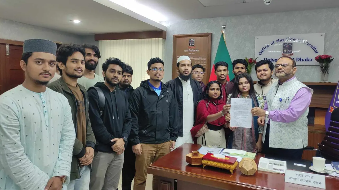 দুই কার্যদিবসের মধ্যে ডাকসু নির্বাচনের রোডম্যাপ ঘোষণার দাবি