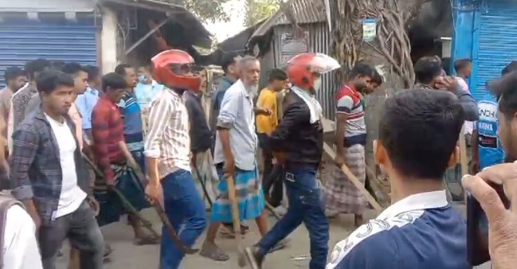 জয়পুরহাটে বিএনপির দু’গ্রুপে ধাওয়া পাল্টা-ধাওয়া, কার্যালয়ে ভাঙচুর ও আগুন