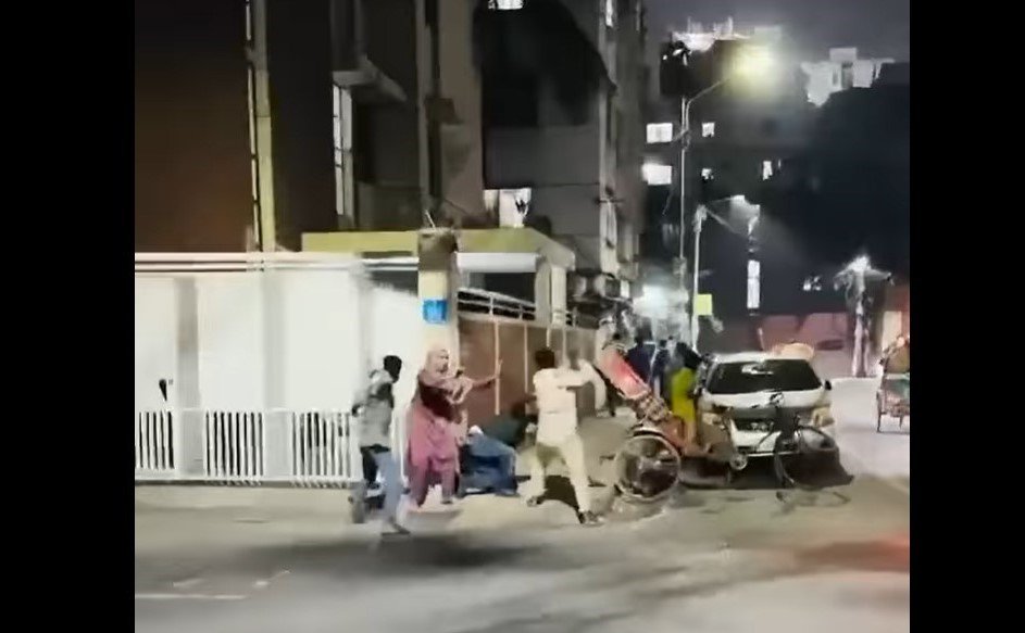 উত্তরায় প্রকাশ্যে নারী-পুরুষকে কোপানোর মামলায় আরও তিনজন রিমান্ডে