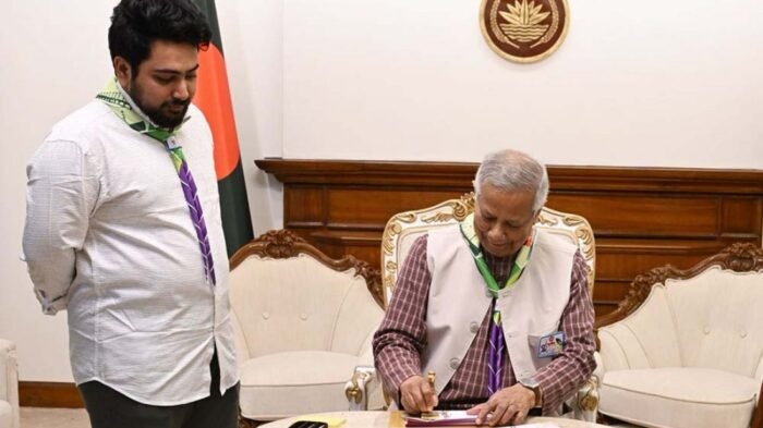 আন্তর্জাতিক মাতৃভাষা দিবস উপলক্ষে ডাকটিকিট অবমুক্ত করেছেন প্রধান উপদেষ্টা