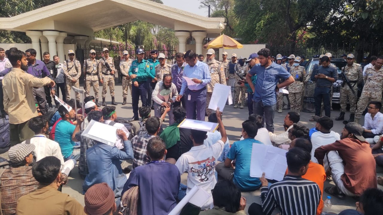 আহতদের যে বার্তা দিলেন প্রধান উপদেষ্টার বিশেষ সহকারী