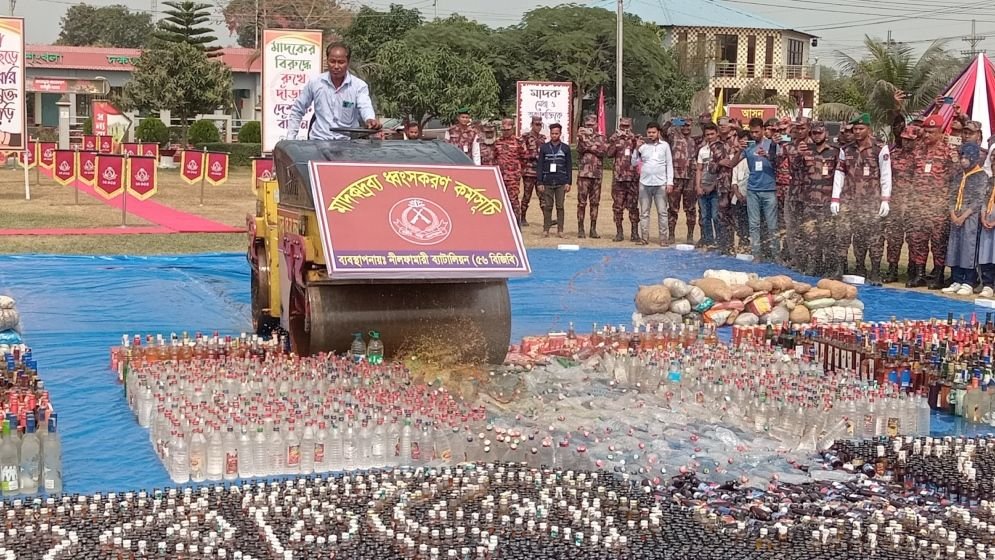নীলফামারীতে দুই কোটি টাকার মাদকদ্রব্য ধ্বংস করল বিজিবি