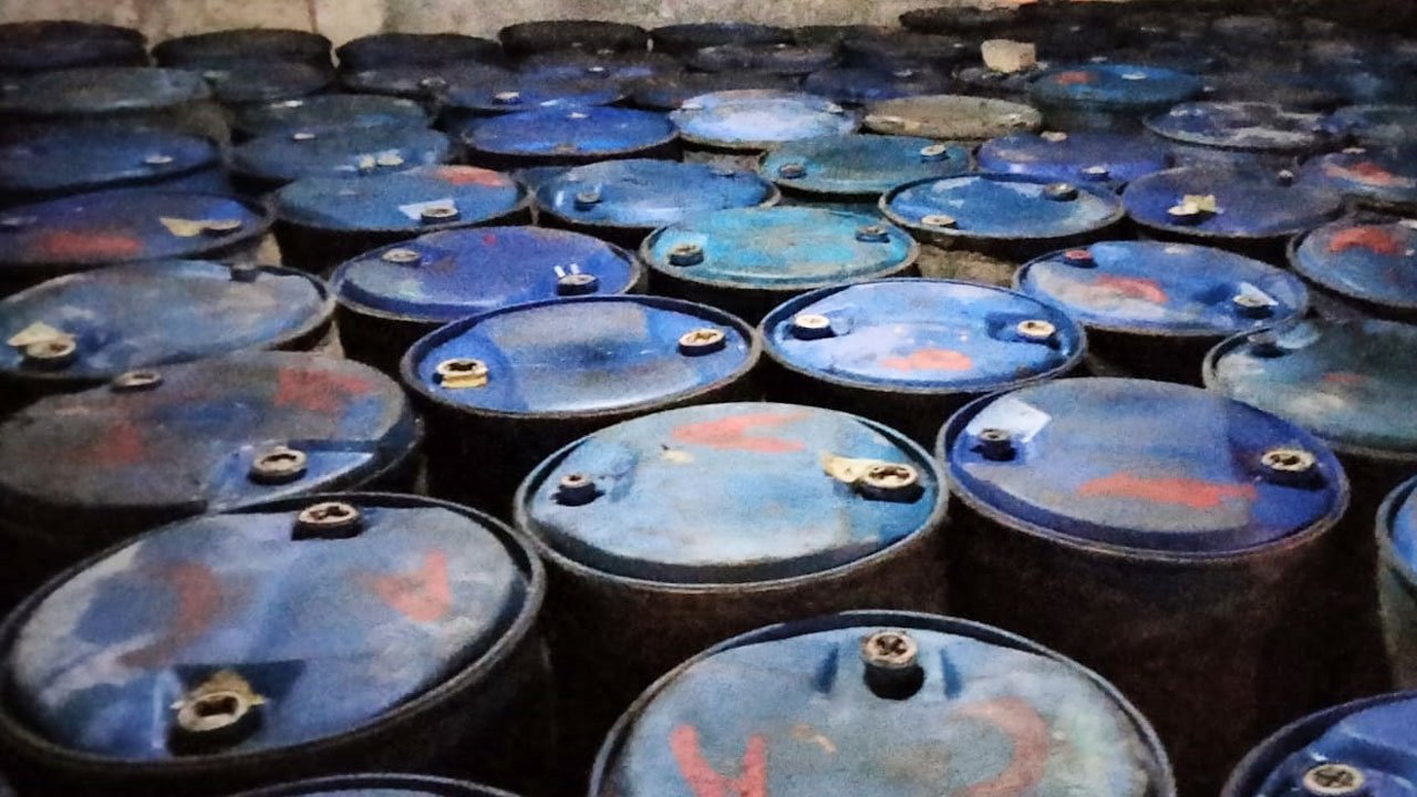 ৫৯ হাজার লিটার সয়াবিন তেল মজুত রাখার দায়ে ম্যানেজারকে জরিমানা