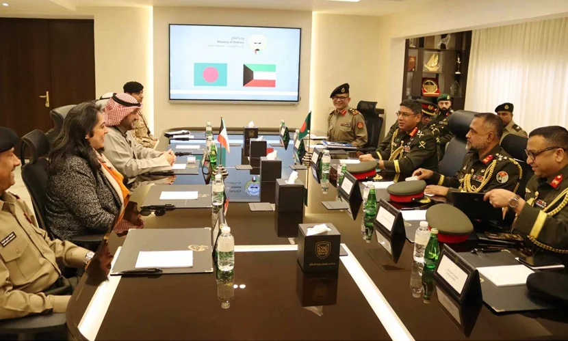 কুয়েত সফর শেষে দেশে ফিরলেন সেনাপ্রধান