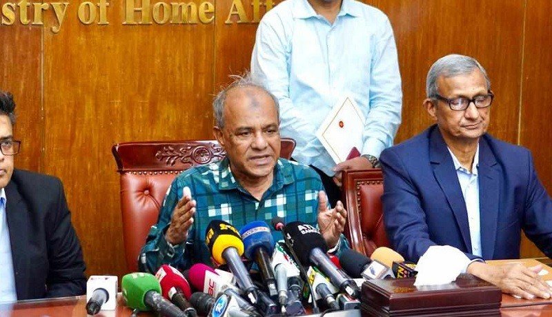 আমাদের প্রশাসনের একটি ‘রোগ’ আছে, কী বোঝাতে চাইলেন স্বরাষ্ট্র উপদেষ্টা