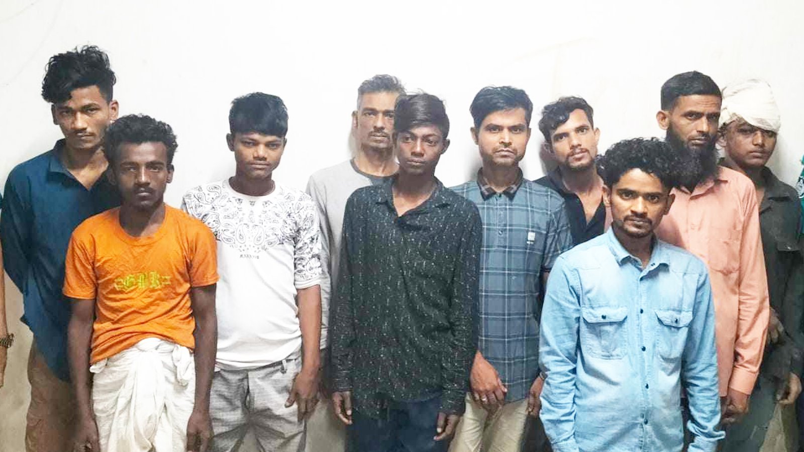 মোহাম্মদপুরে ছিনতাইকারী ও ডাকাতসহ গ্রেফতার ১০