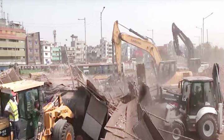 গাবতলী বেড়িবাঁধ এলাকায় ২৫ অবৈধ স্থাপনা উচ্ছেদ