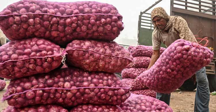 পেঁয়াজের ওপর ২০ শতাংশ রপ্তানি শুল্ক প্রত্যাহারের ঘোষণা দিয়েছে ভারত সরকার