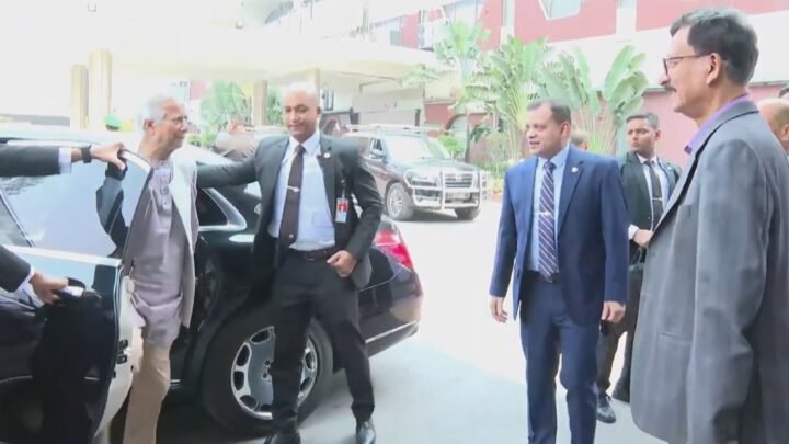 চীনের উদ্দেশে ঢাকা ছাড়লেন প্রধান উপদেষ্টা