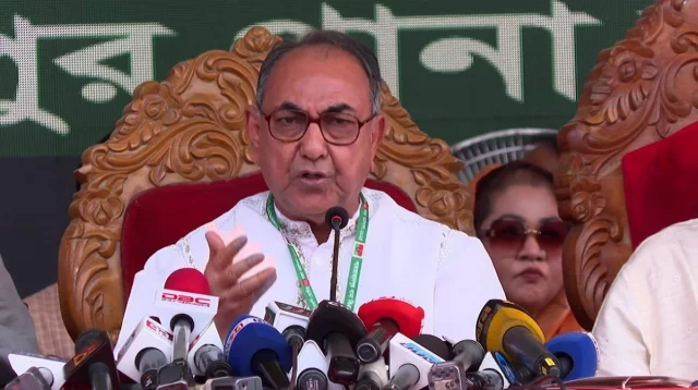 আমাদের মাঝে কেউ কেউ কৃত্রিমভাবে বিরোধ তৈরির চেষ্টা করছে