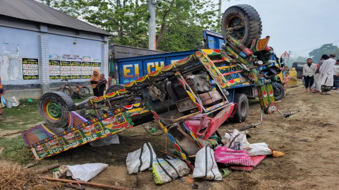 বগুড়ার শেরপুরে ট্রাকের ধাক্কায় নিহত ২, আহত ২০