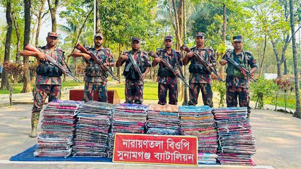 সুনামগঞ্জ সীমান্তে ভারতীয় শাড়ি ও ফুসকা জব্দ 