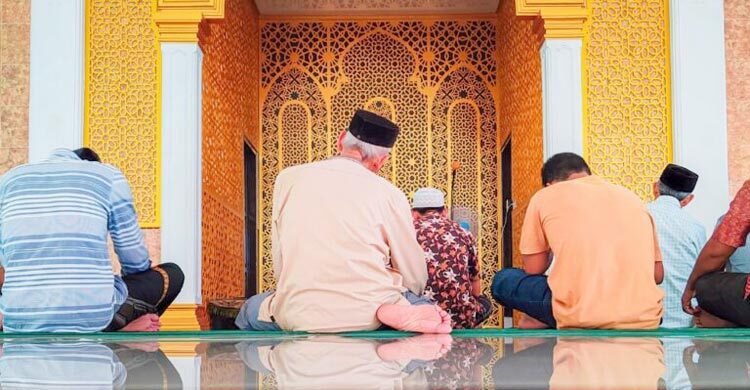 ইতেকাফের সময় প্রয়োজনীয় বেচাকেনা করা যাবে?