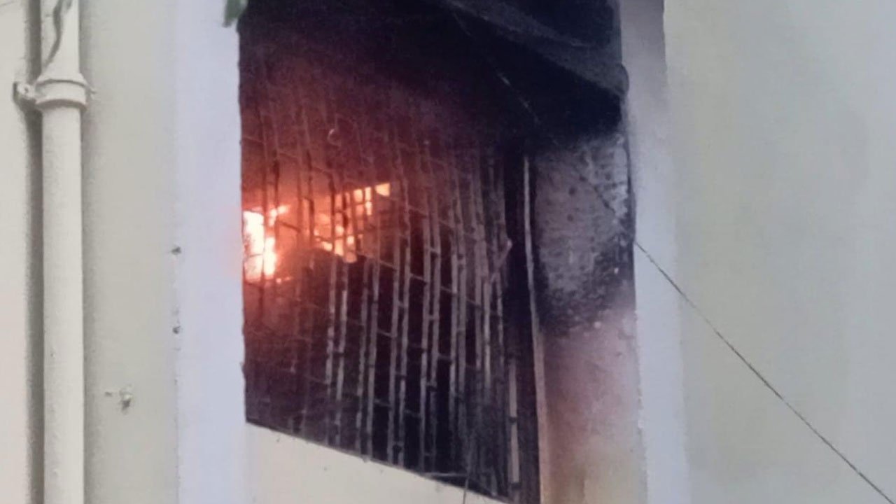 দিনাজপুরে এলজিইডি ভবনে আগুনে পুড়েছে নথিপত্র, তদন্তে কমিটি