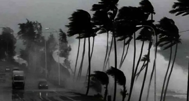 রাতে ঢাকাসহ দেশের ৯ অঞ্চলে ৬০ কিমি বেগে ঝড়ের আভাস