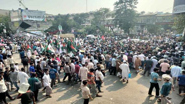 আওয়ামী লীগ নিষিদ্ধের দাবিতে শাহবাগে গণজমায়েত চলছে