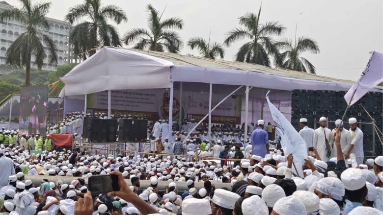 সোহরাওয়ার্দী উদ্যানে হেফাজতের মহাসমাবেশে নেতাকর্মীদের ঢল