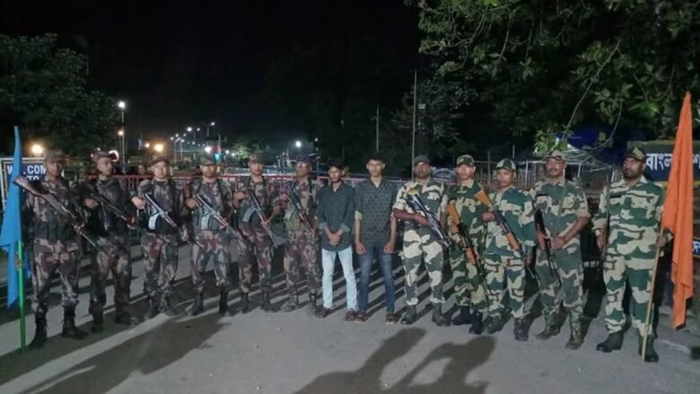 ৮ ঘণ্টা পর এসএসসি পরীক্ষার্থীসহ দুইজনকে ফেরত দিলো বিএসএফ