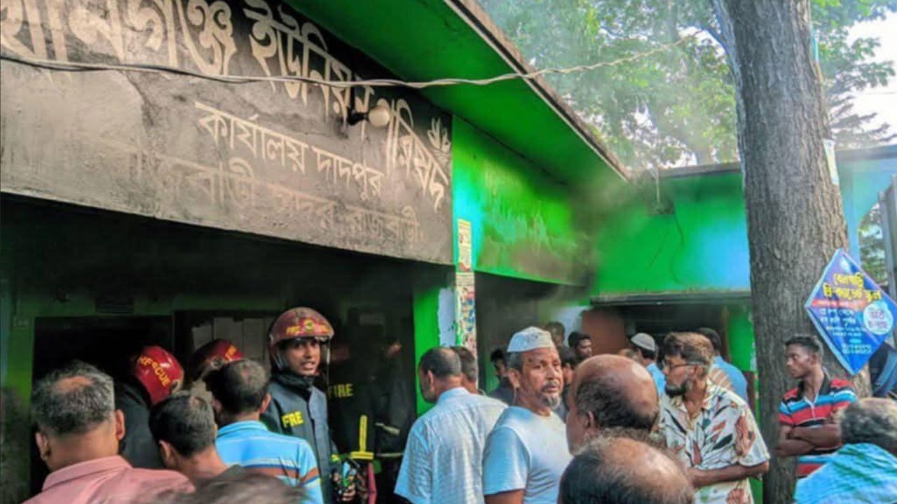 রাজবাড়ীর ইউনিয়ন পরিষদে আগুন, পুড়েছে ডিজিটাল সেন্টার